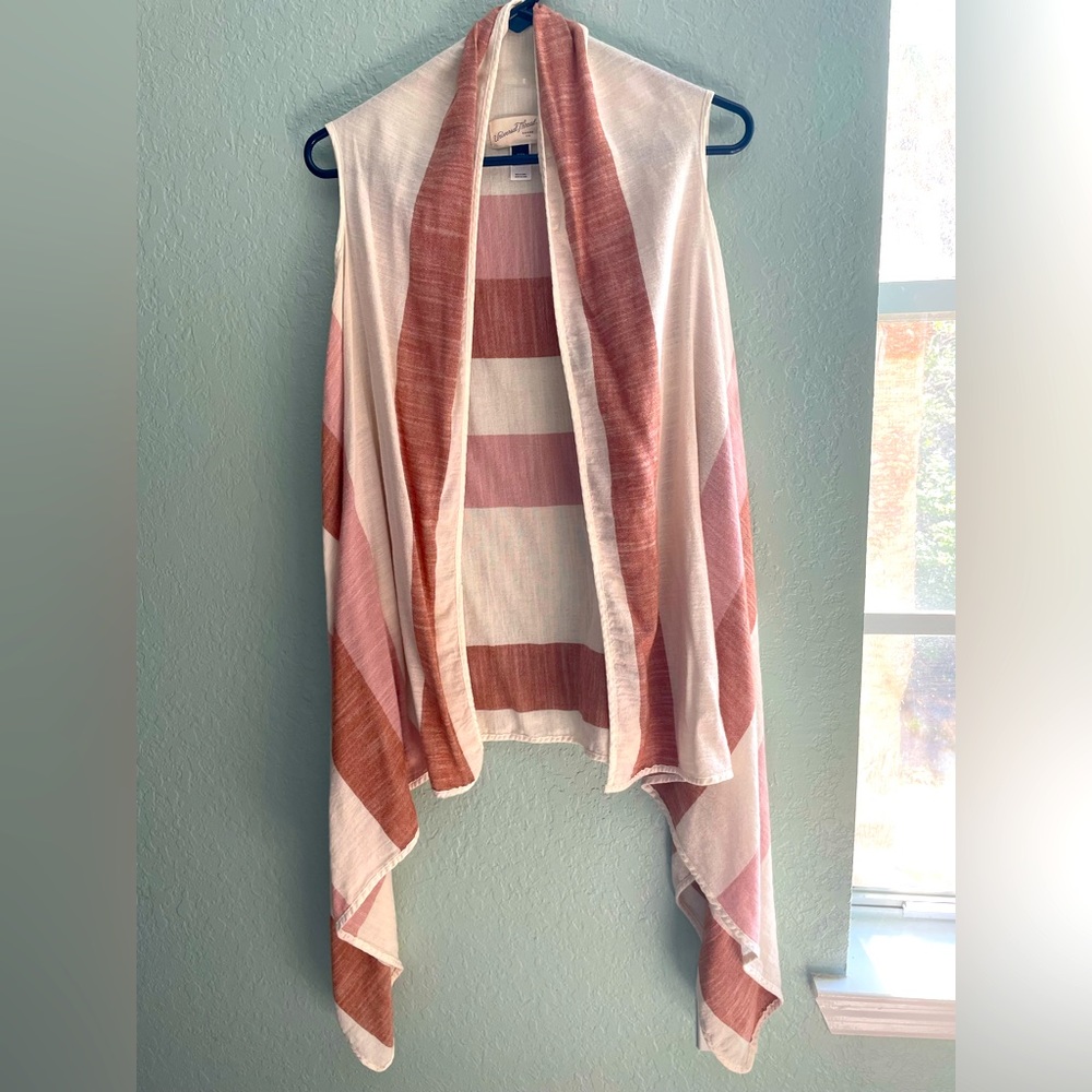 White and pink long, sleeveless cardigan